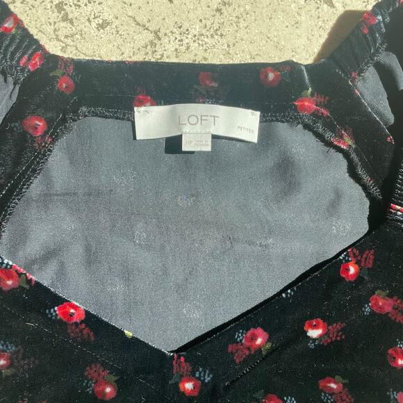 Womens Top Sz M Velvet Floral Witchy Dark Feminine Whimsigoth Cottage Gothic - Picture 3 of 11